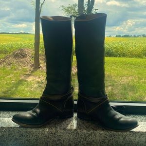 Frye womens boots, 7.5 size, back loops broken
